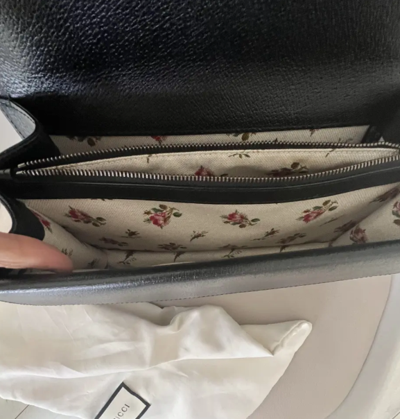 Sac à main GUCCI modèle 'Dionysus' en cuir noir