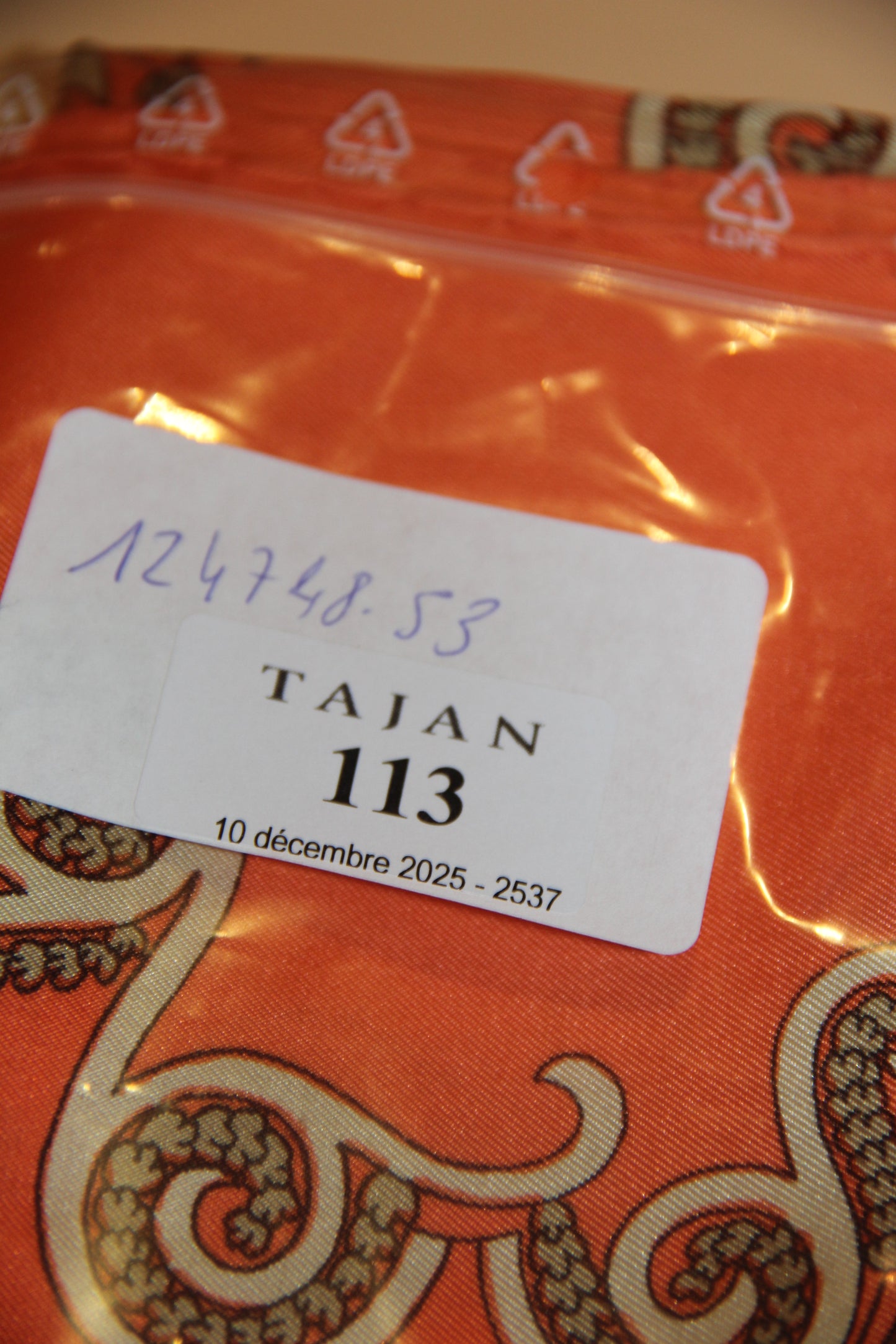 Carré de soie HERMES signé Henri d’Origny