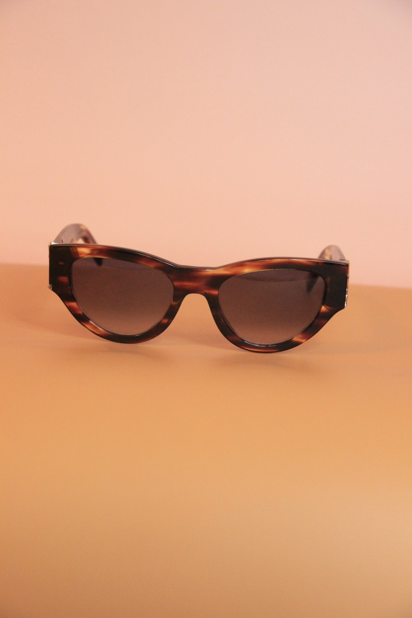 Lunettes de soleil Yves Saint Laurent femme, modèle 'SL M94'