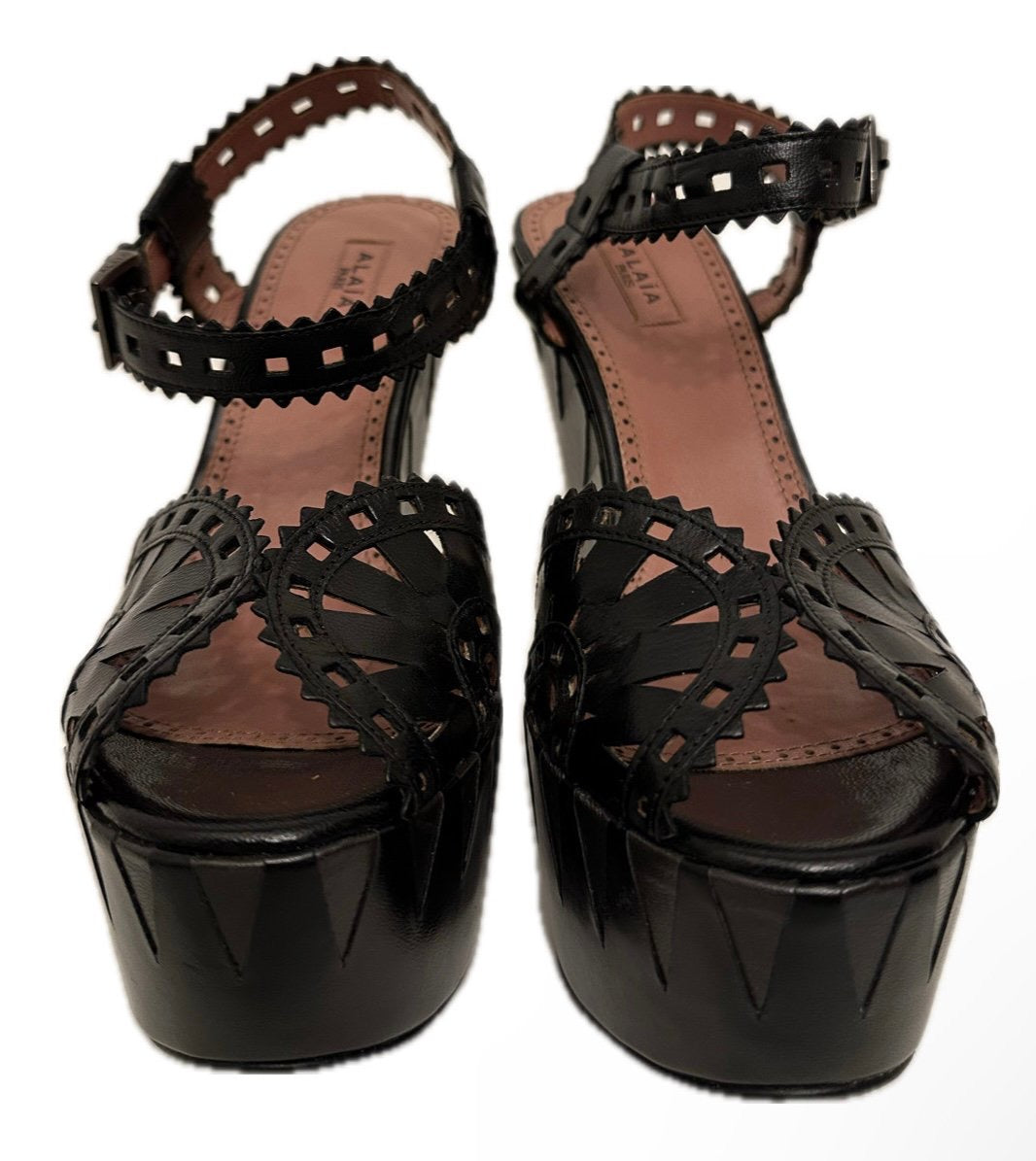 Sandales ALAÏA modèle Laser Cut, en cuir noir T. 38