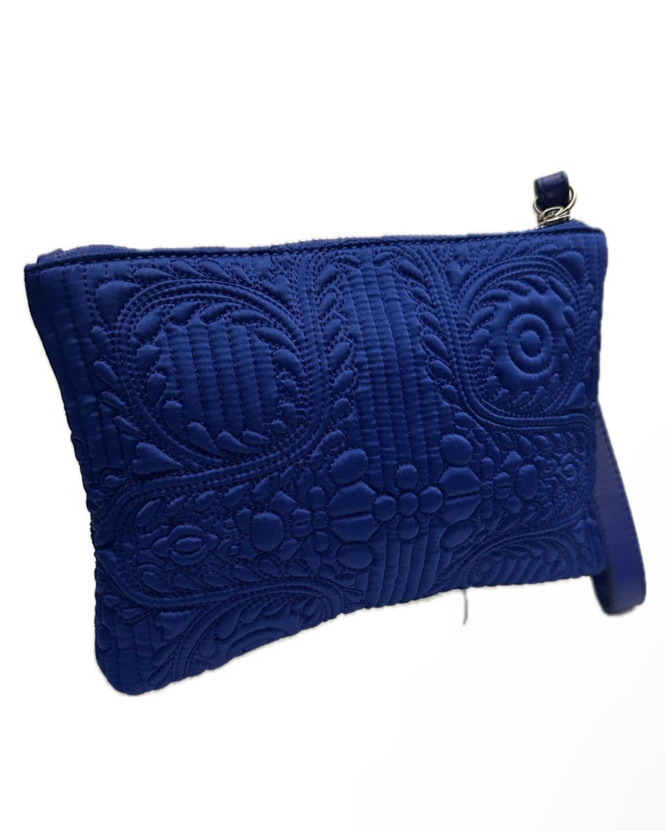 Pochette Christian Lacroix brodée bleu roi