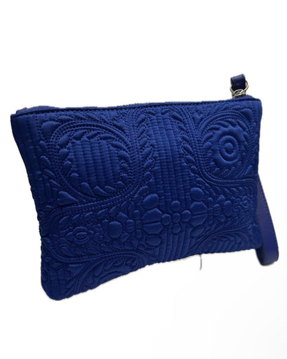Pochette Christian Lacroix brodée bleu roi