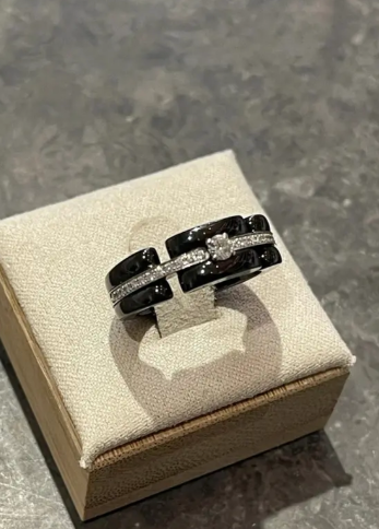 Bague CHANEL 'Ultra' diamants et or blanc, céramique noir, Taille classique 51