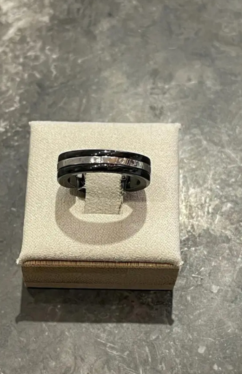 Bague CHANEL 'Ultra' diamants et or blanc, céramique noir, Taille classique 51