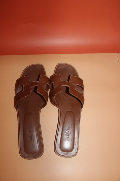 Sandales HERMES Oran en cuir marron - taille 40 EU