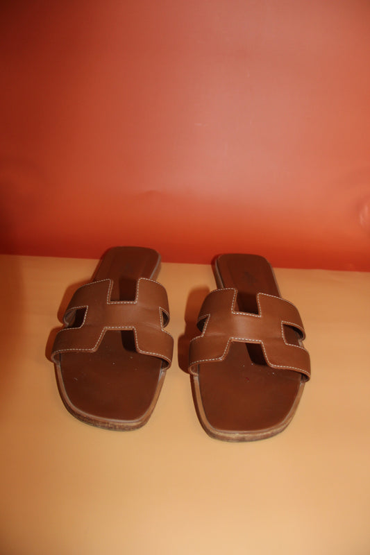 Sandales HERMES Oran en cuir marron - taille 40 EU