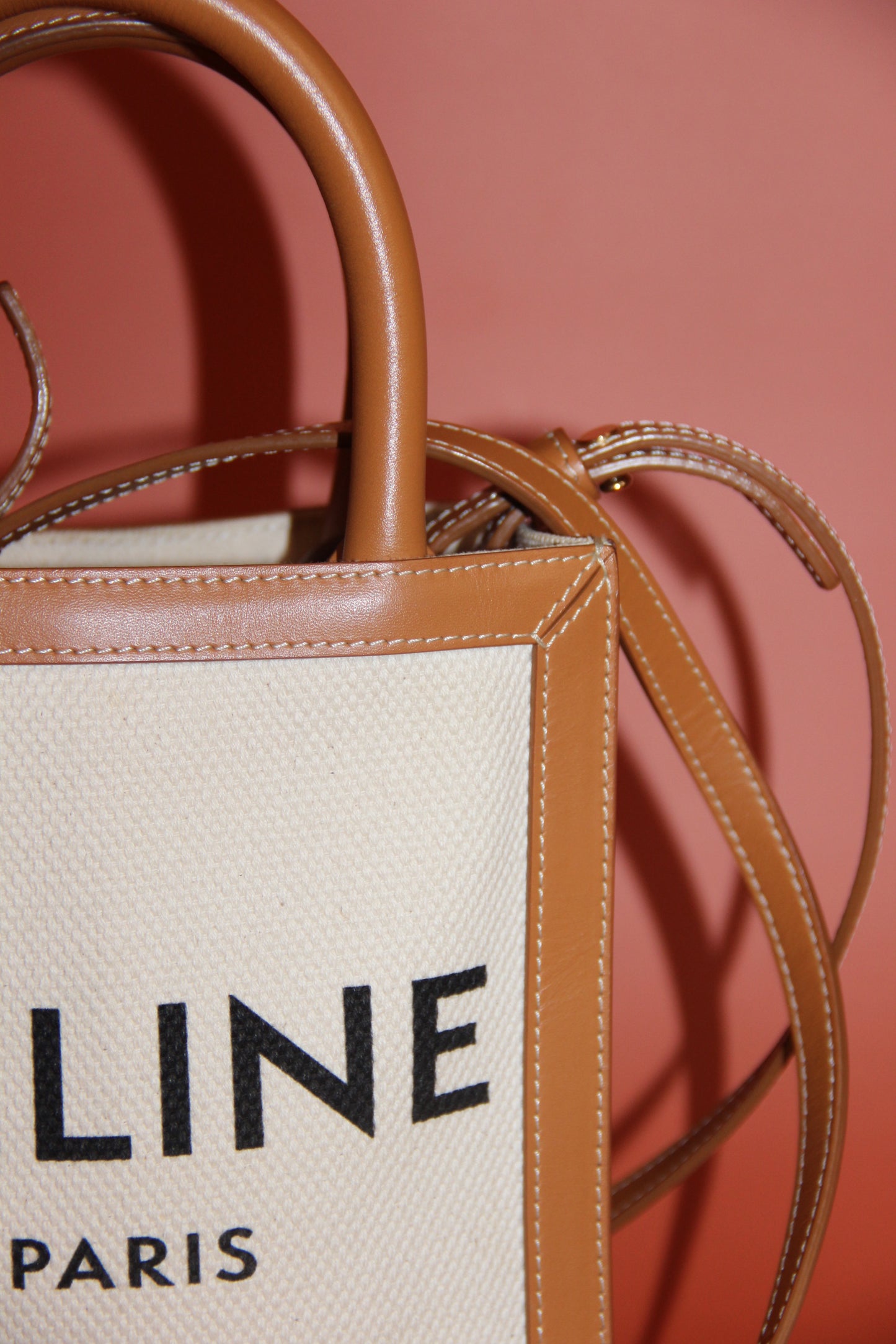 Sac CELINE modèle 'Cabas Vertical' en toile beige