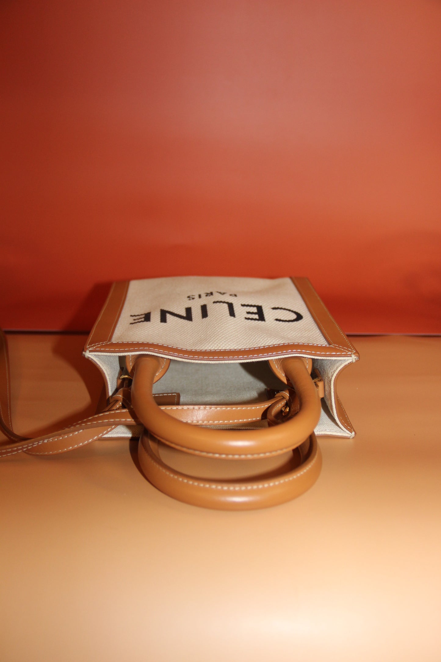 Sac CELINE modèle 'Cabas Vertical' en toile beige