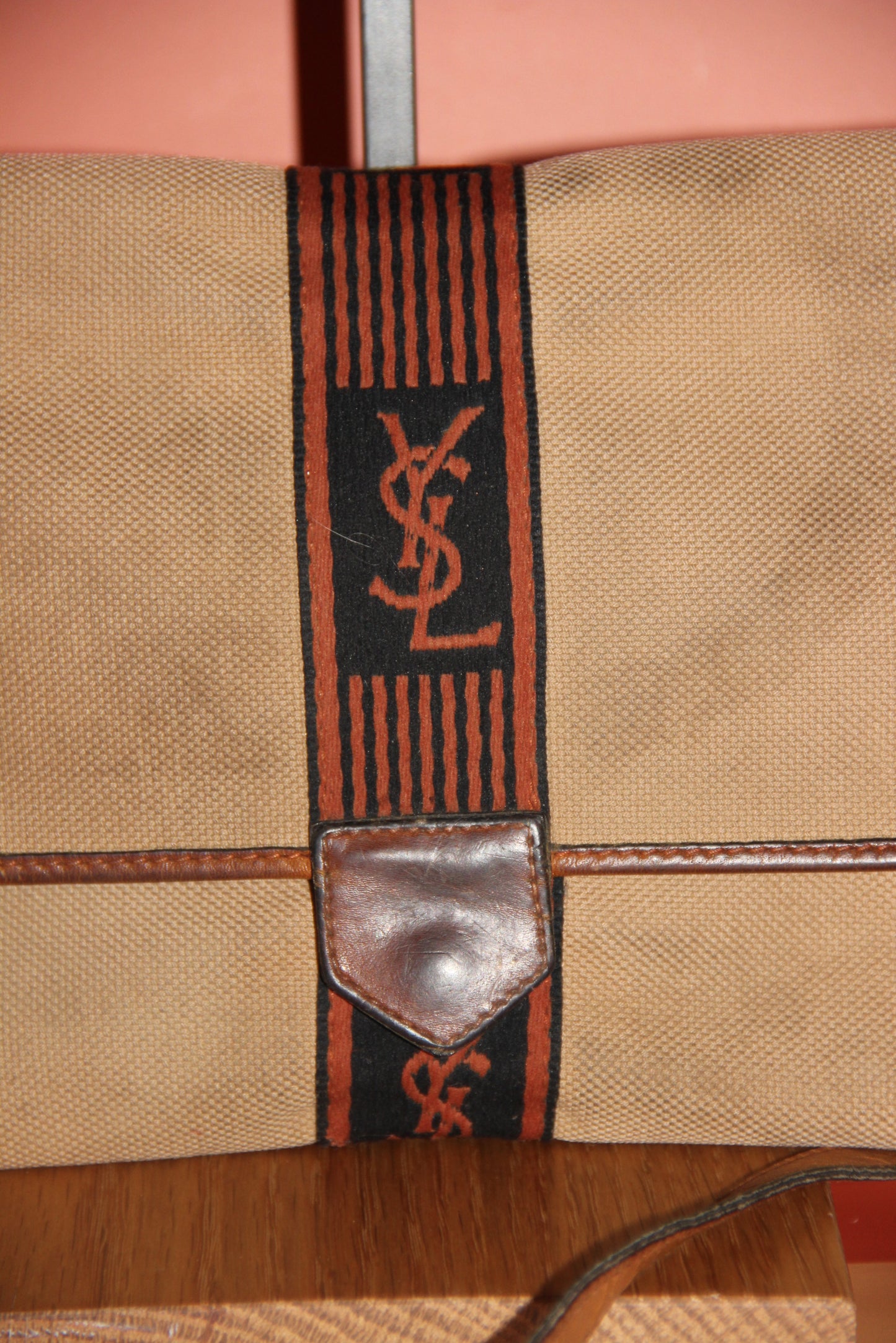 Sac bandoulière Yves Saint Laurent monogramme en toile beige