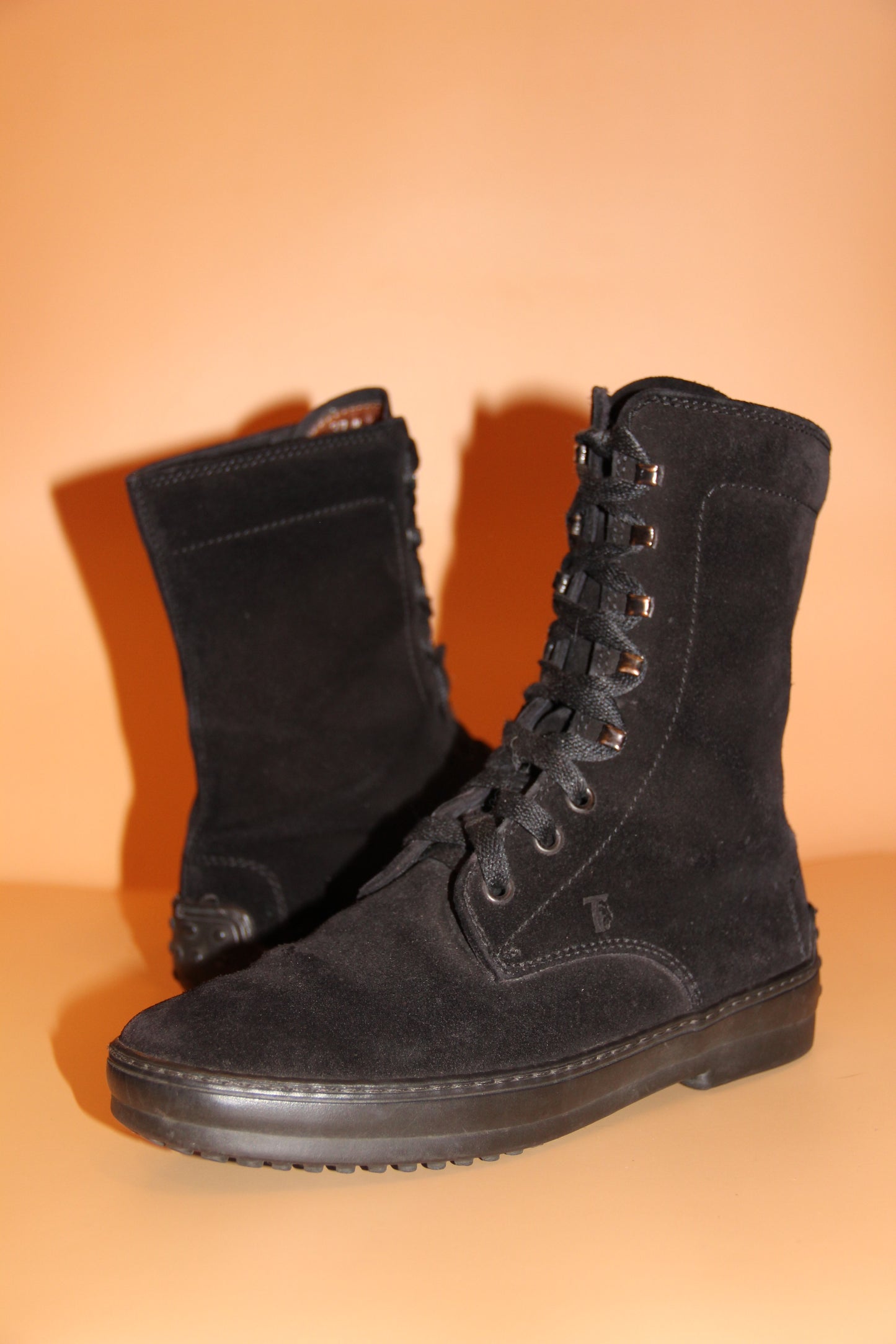 Bottines TOD's modèle Gommino en daim noir pour Femme T.37 1/2 EU