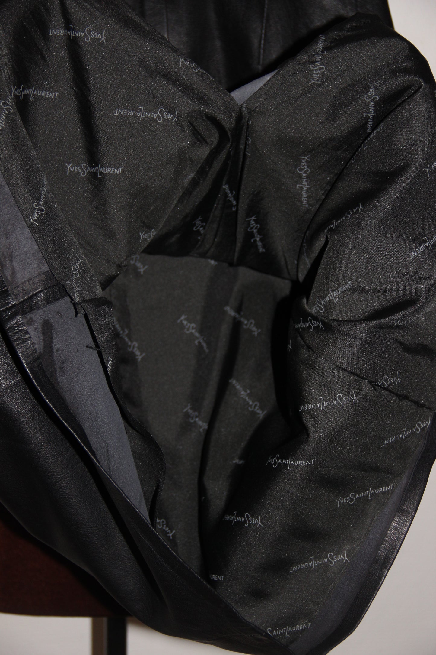 Jupe YSL en cuir noir T.40 (L)