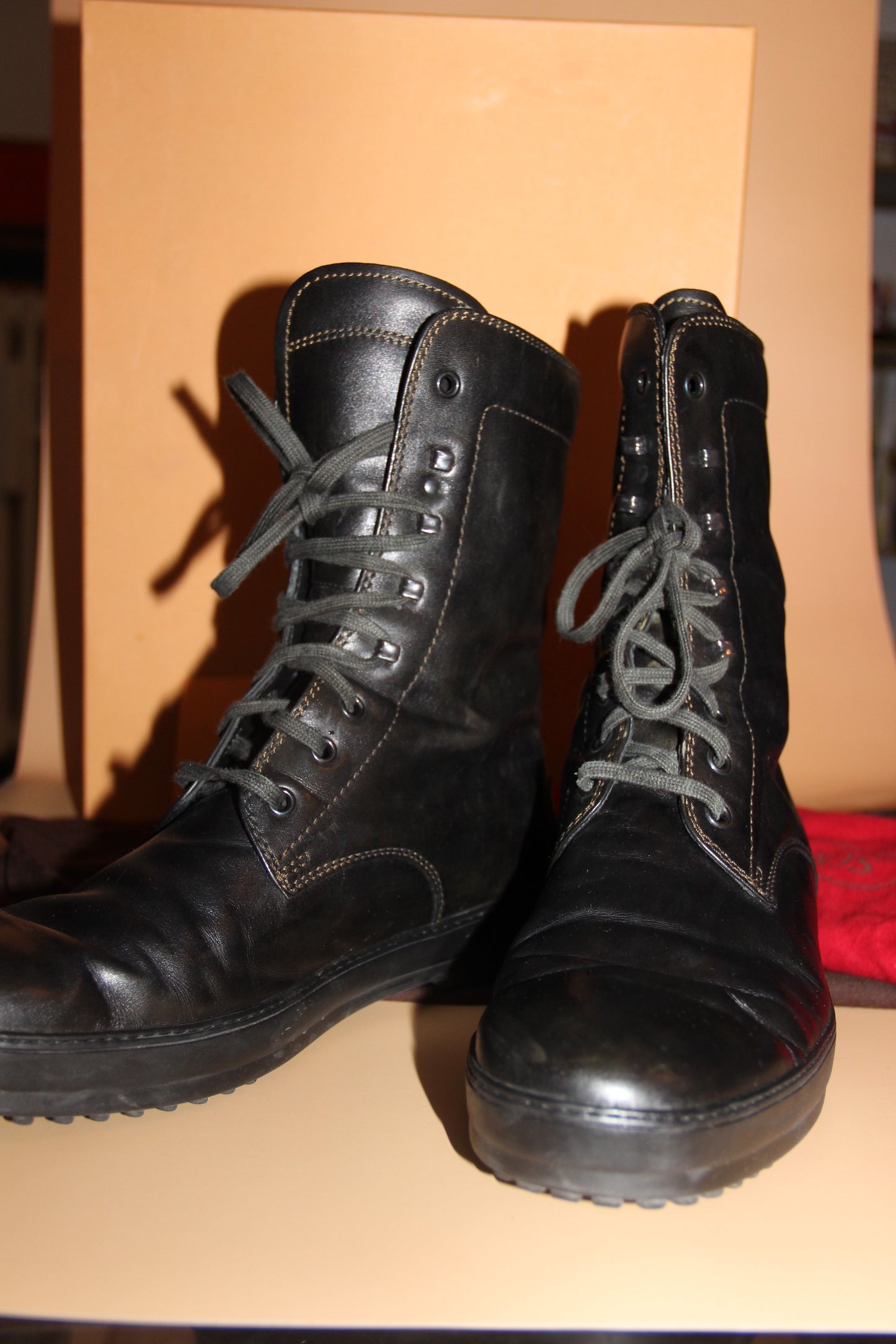 Bottines TOD's modèle Gommino en cuir noir pour Homme T.43