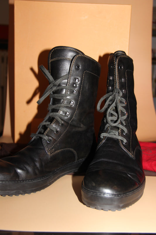 Bottines TOD's modèle Gommino en cuir noir pour Homme T.43