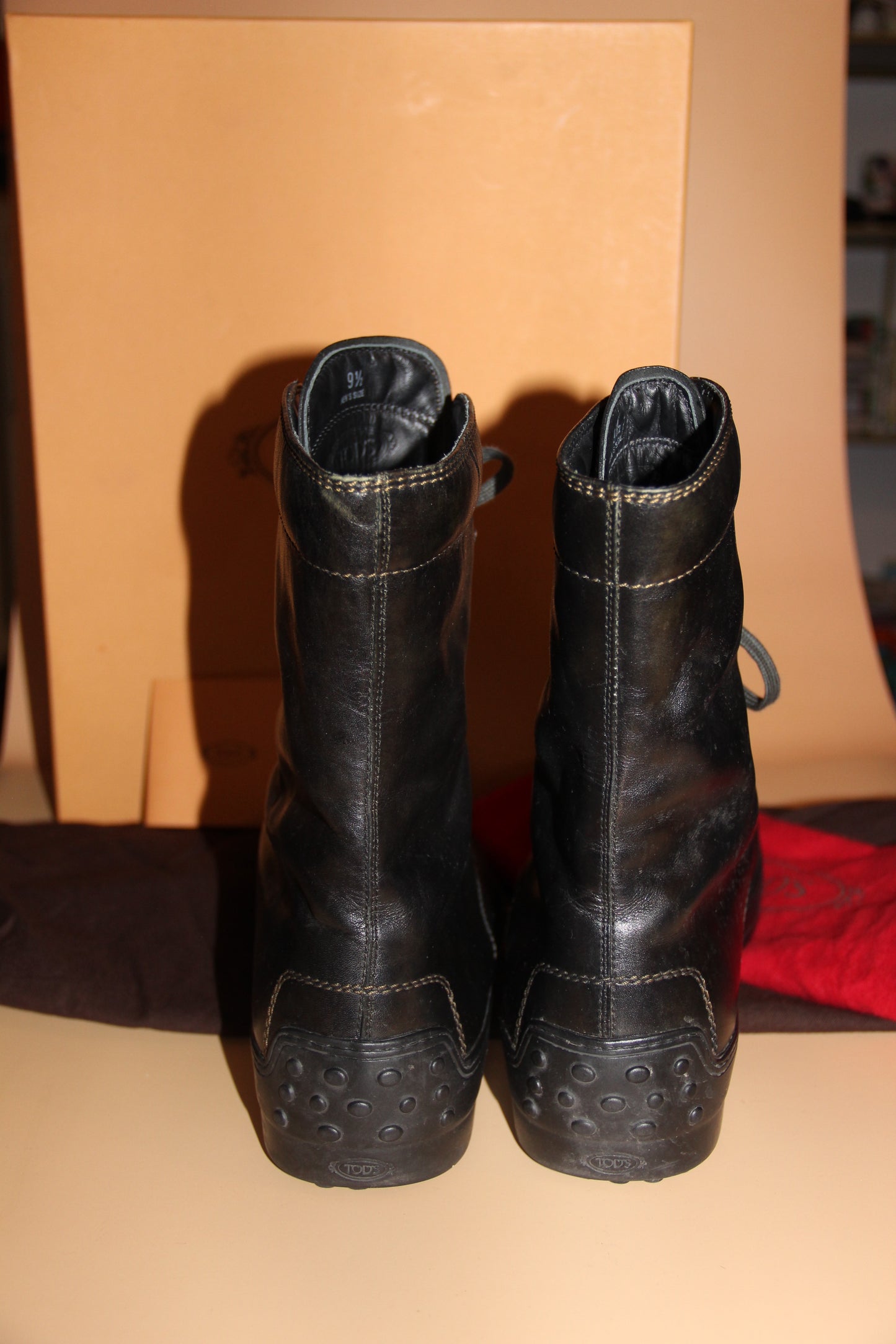 Bottines TOD's modèle Gommino en cuir noir pour Homme T.43