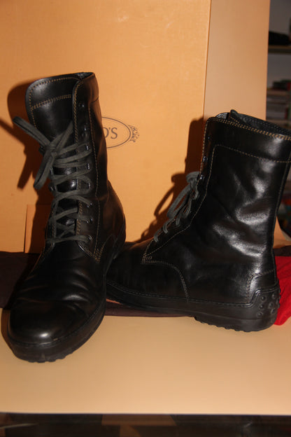 Bottines TOD's modèle Gommino en cuir noir pour Homme T.43