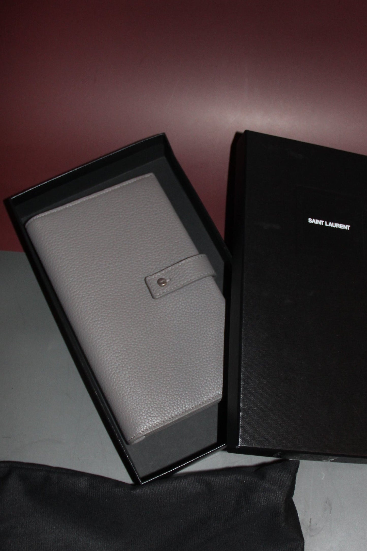 Portefeuille long en cuir grainé gris