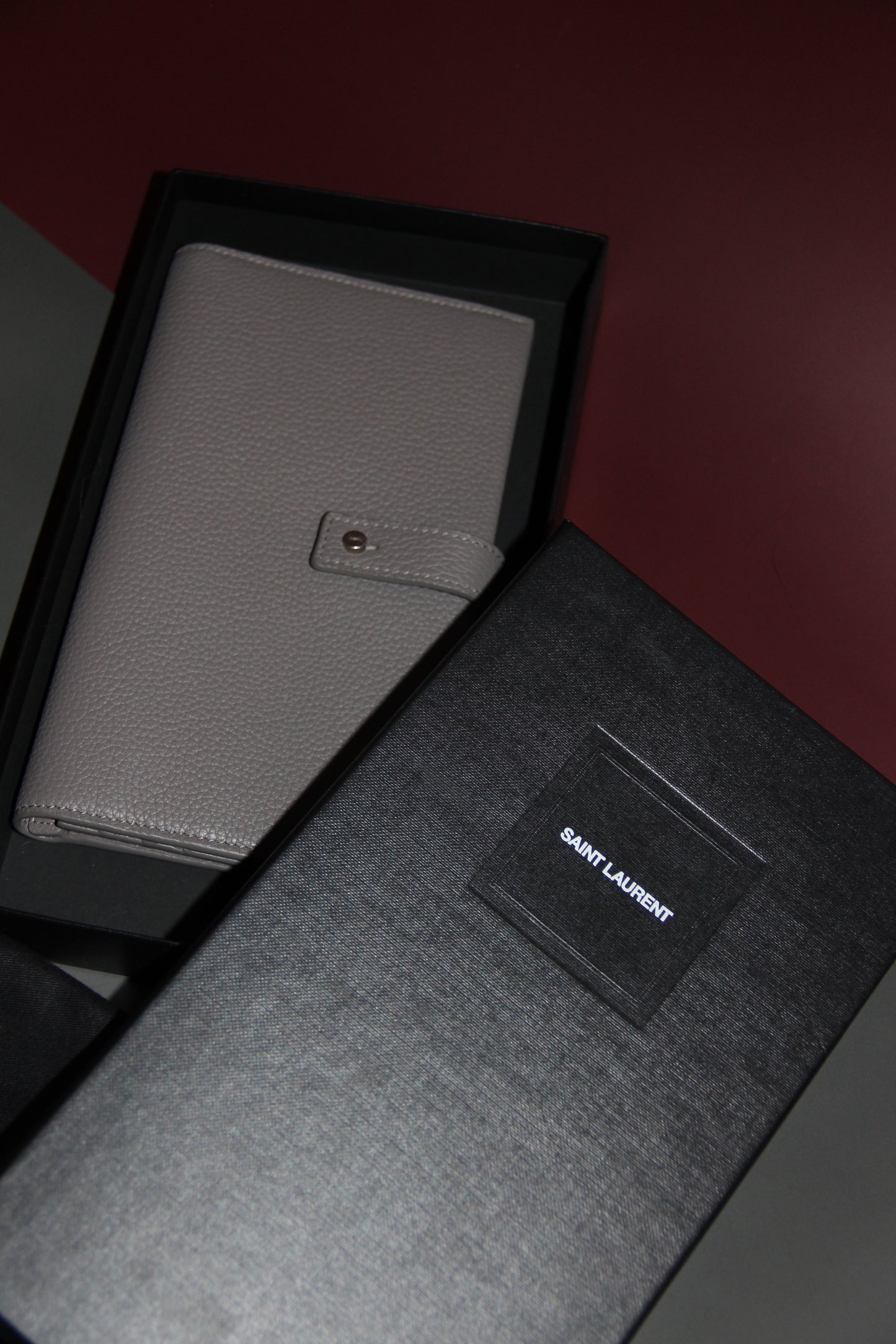 Portefeuille long en cuir grainé gris