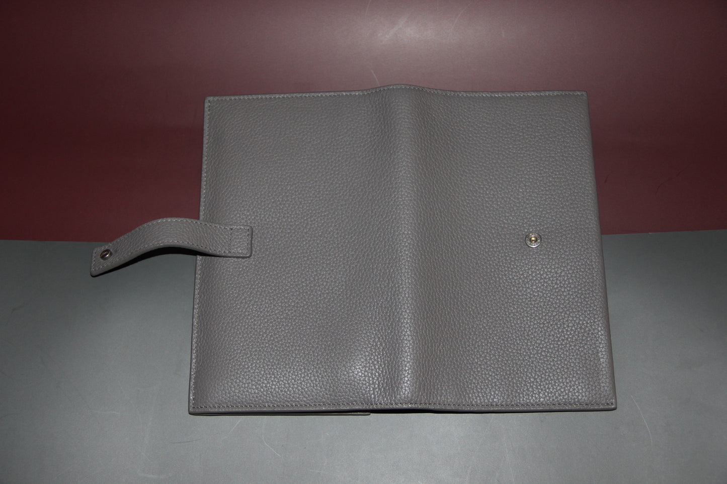 Portefeuille long en cuir grainé gris