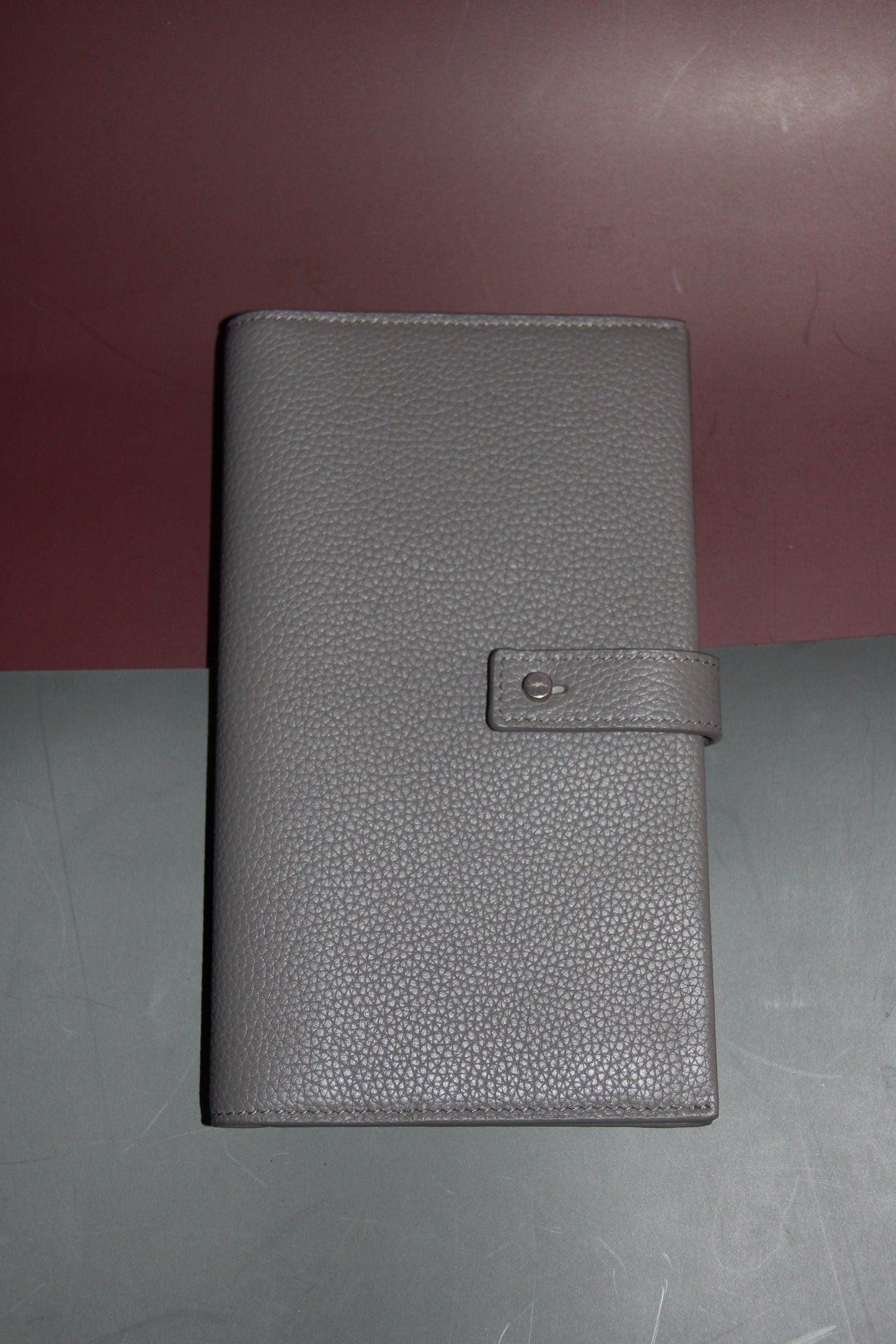 Portefeuille long en cuir grainé gris