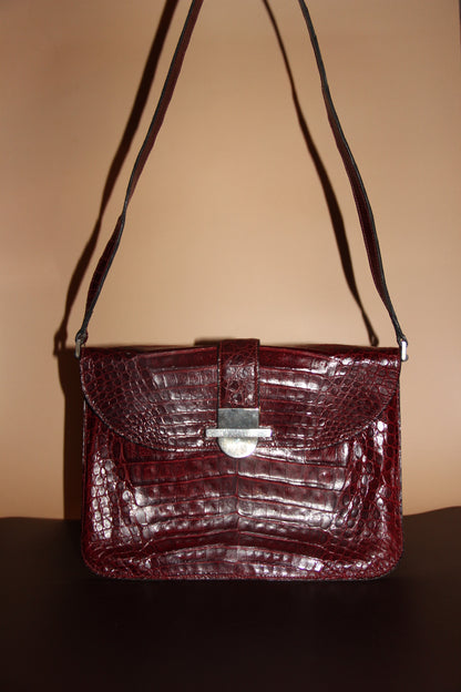 Sac ou pochette en croco caraïbes bordeaux vintage en parfait état