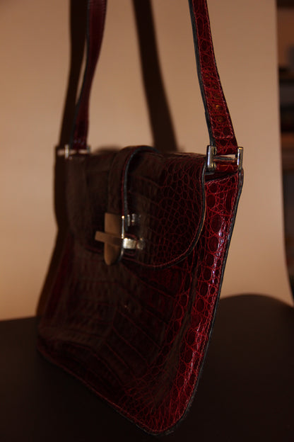 Sac ou pochette en croco caraïbes bordeaux vintage en parfait état