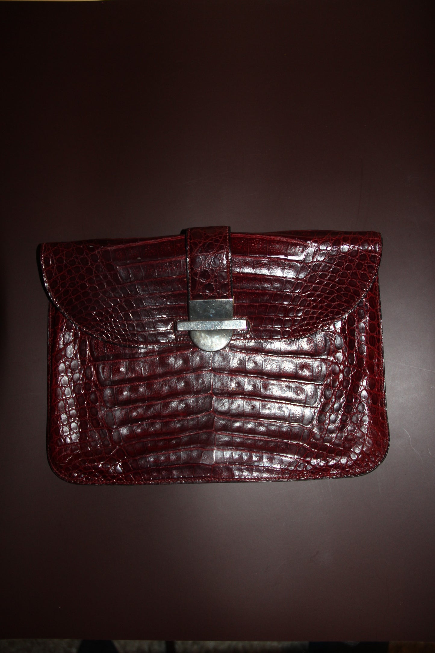 Sac ou pochette en croco caraïbes bordeaux vintage en parfait état