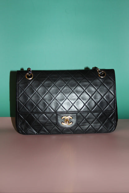 Iconique CHANEL Timeless noir avec carte d'authenticité