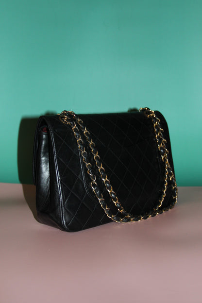 Iconique CHANEL Timeless noir avec carte d'authenticité