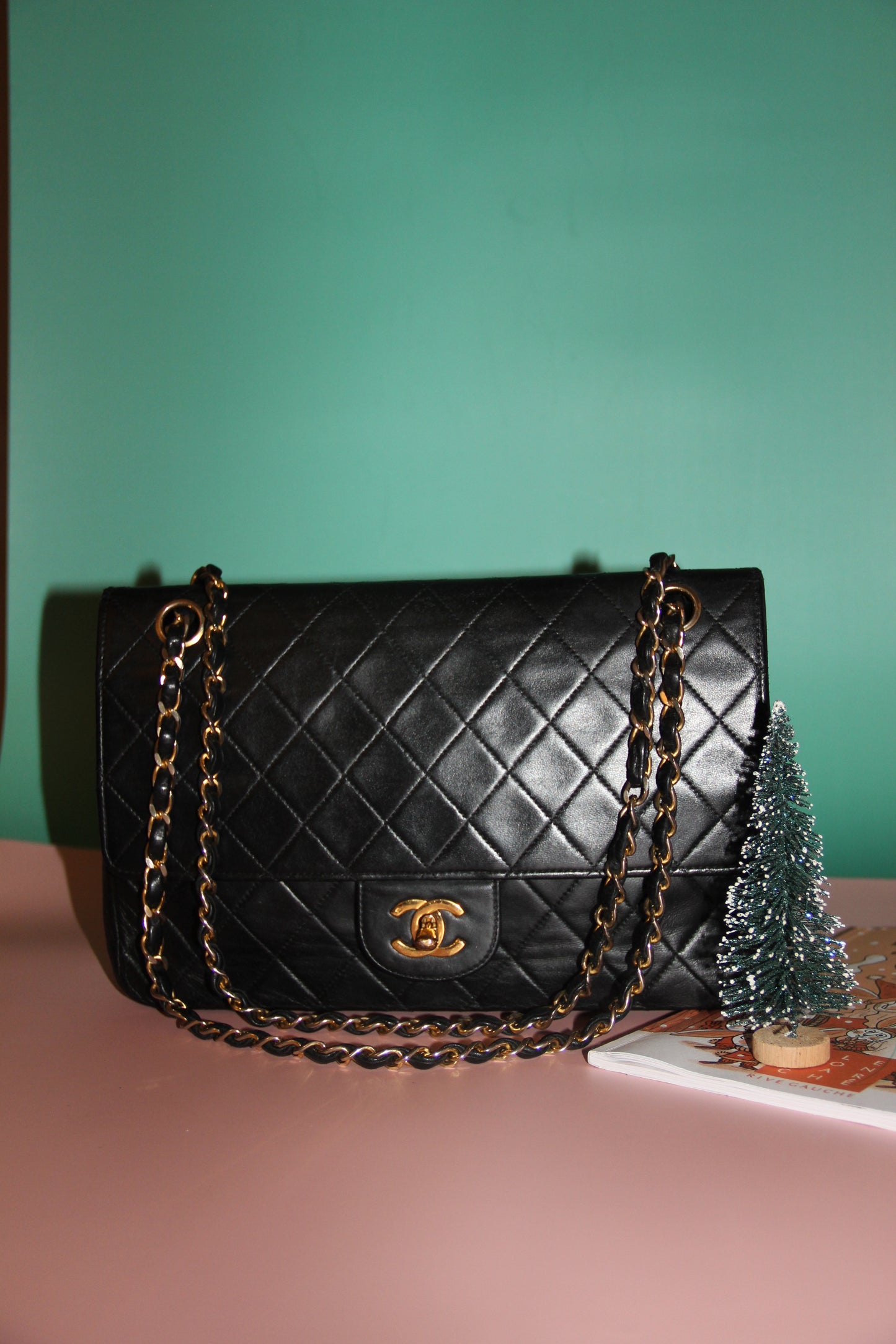 Iconique CHANEL Timeless noir avec carte d'authenticité