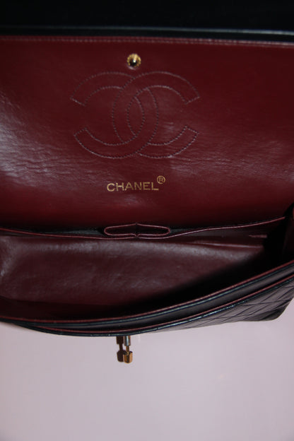 Iconique CHANEL Timeless noir avec carte d'authenticité
