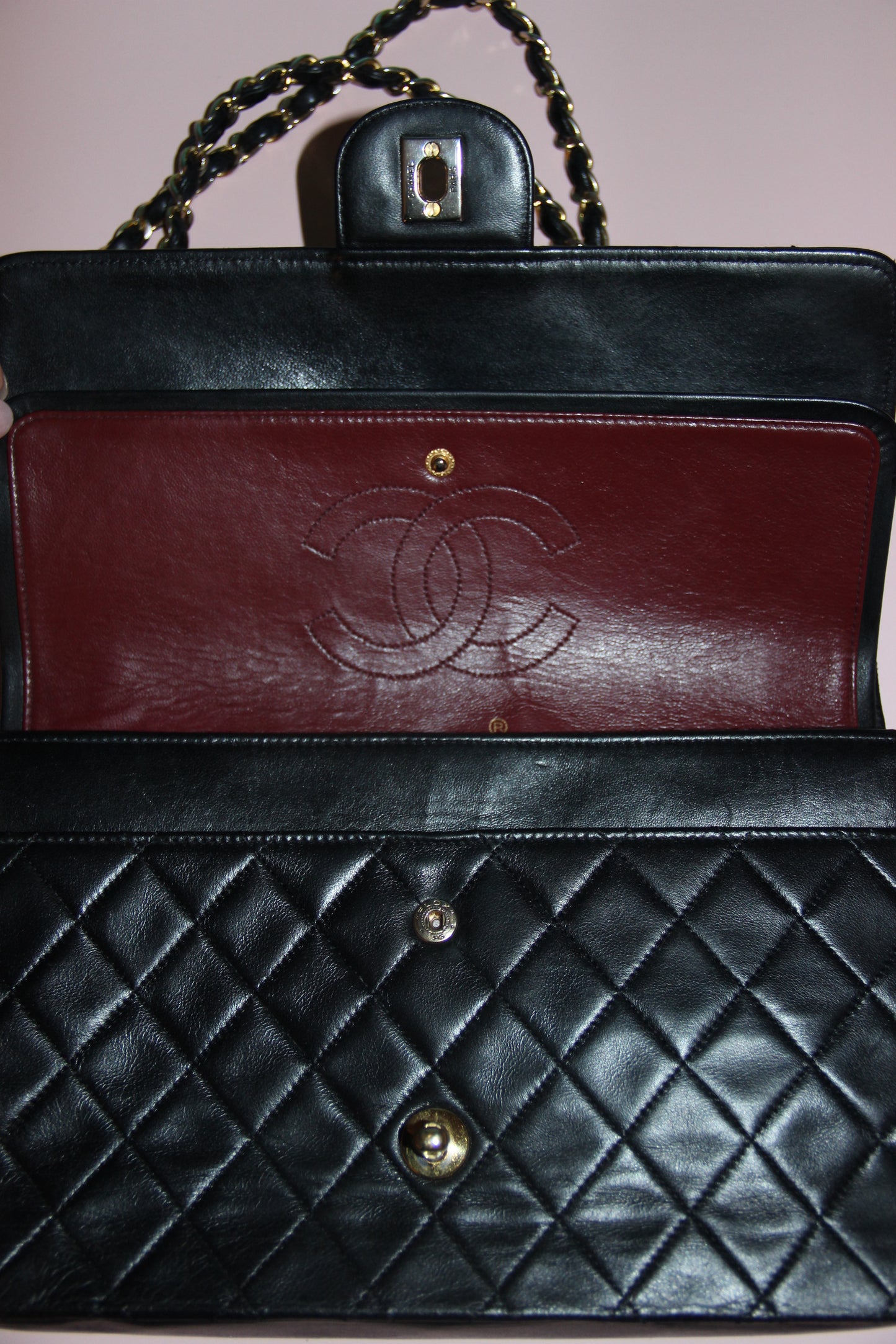 Iconique CHANEL Timeless noir avec carte d'authenticité