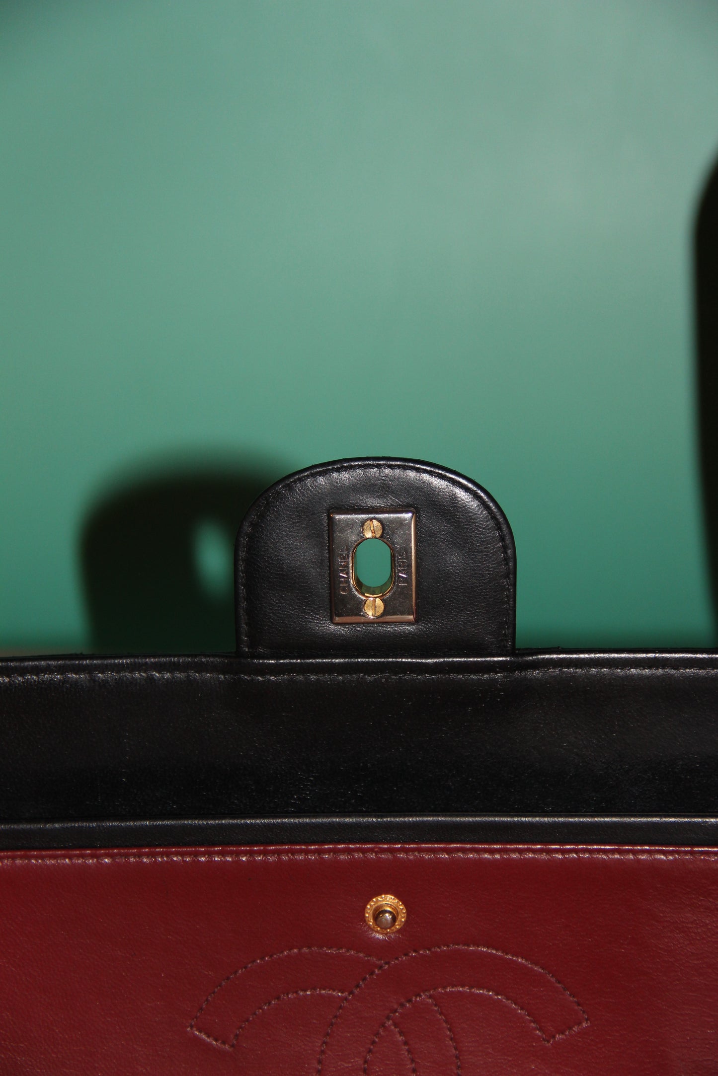 Iconique CHANEL Timeless noir avec carte d'authenticité