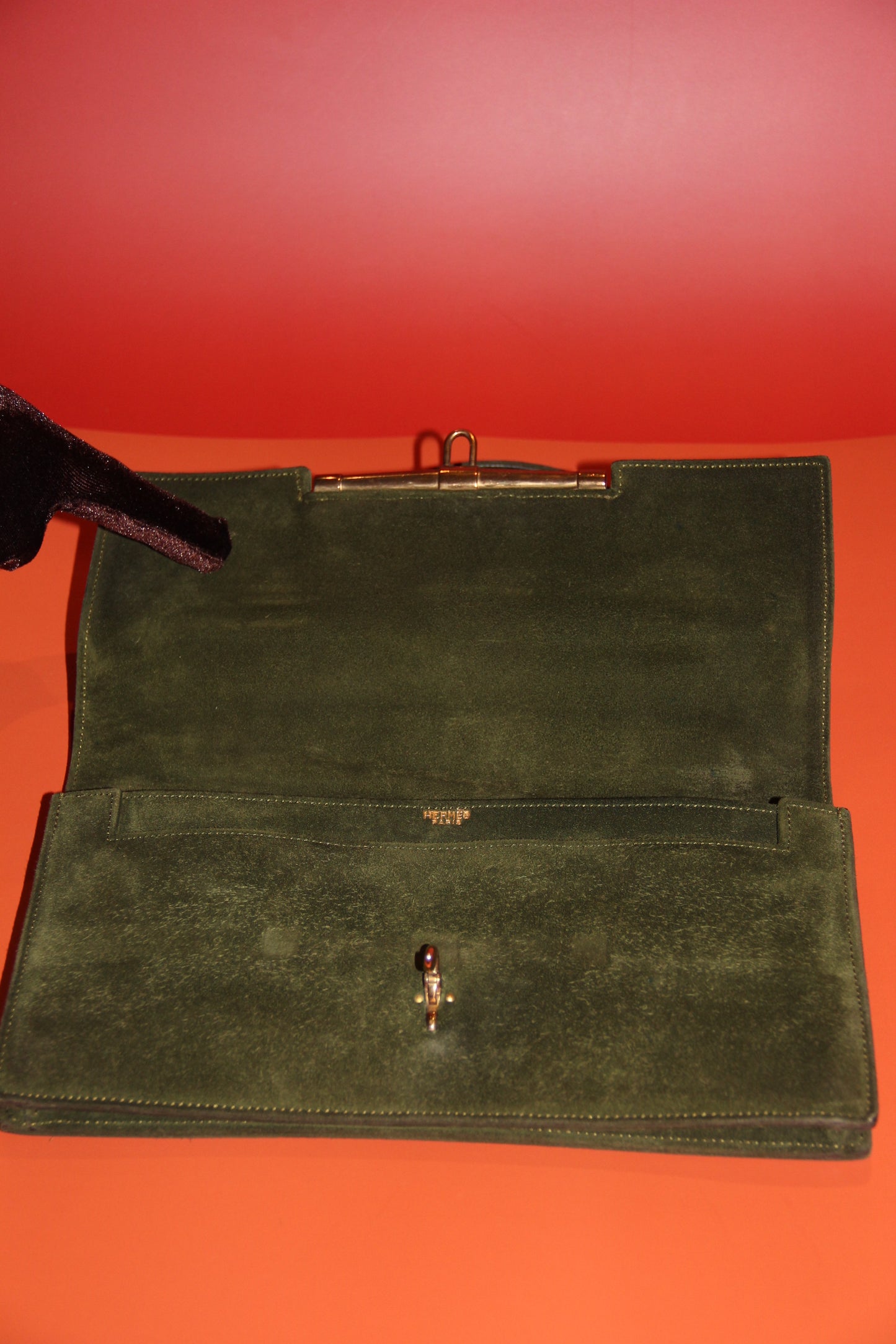 Lot Hermès : sac à main "Palonnier" + gants assortis kaki