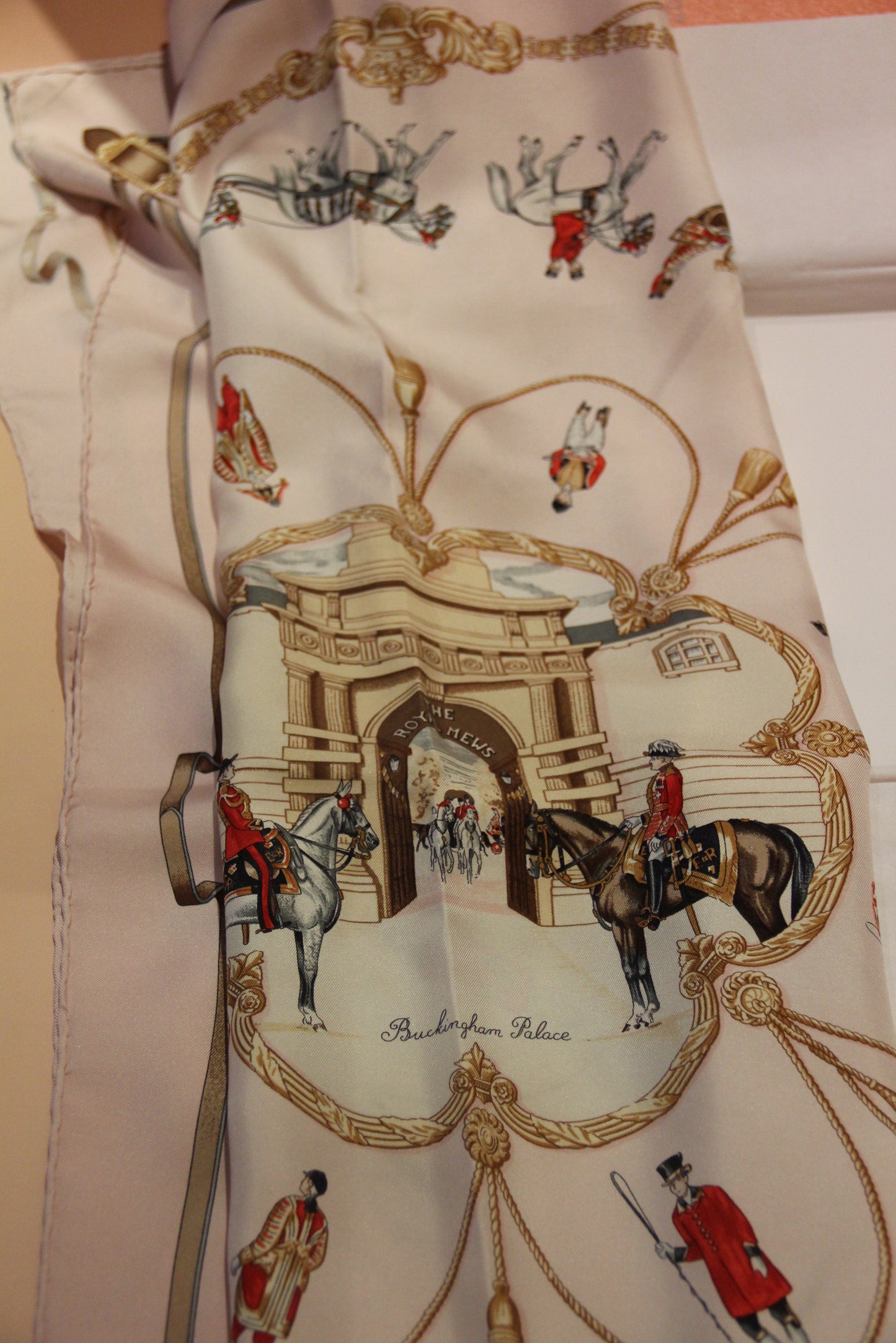 Carré de soie Hermès signé Jean de Fougerolles