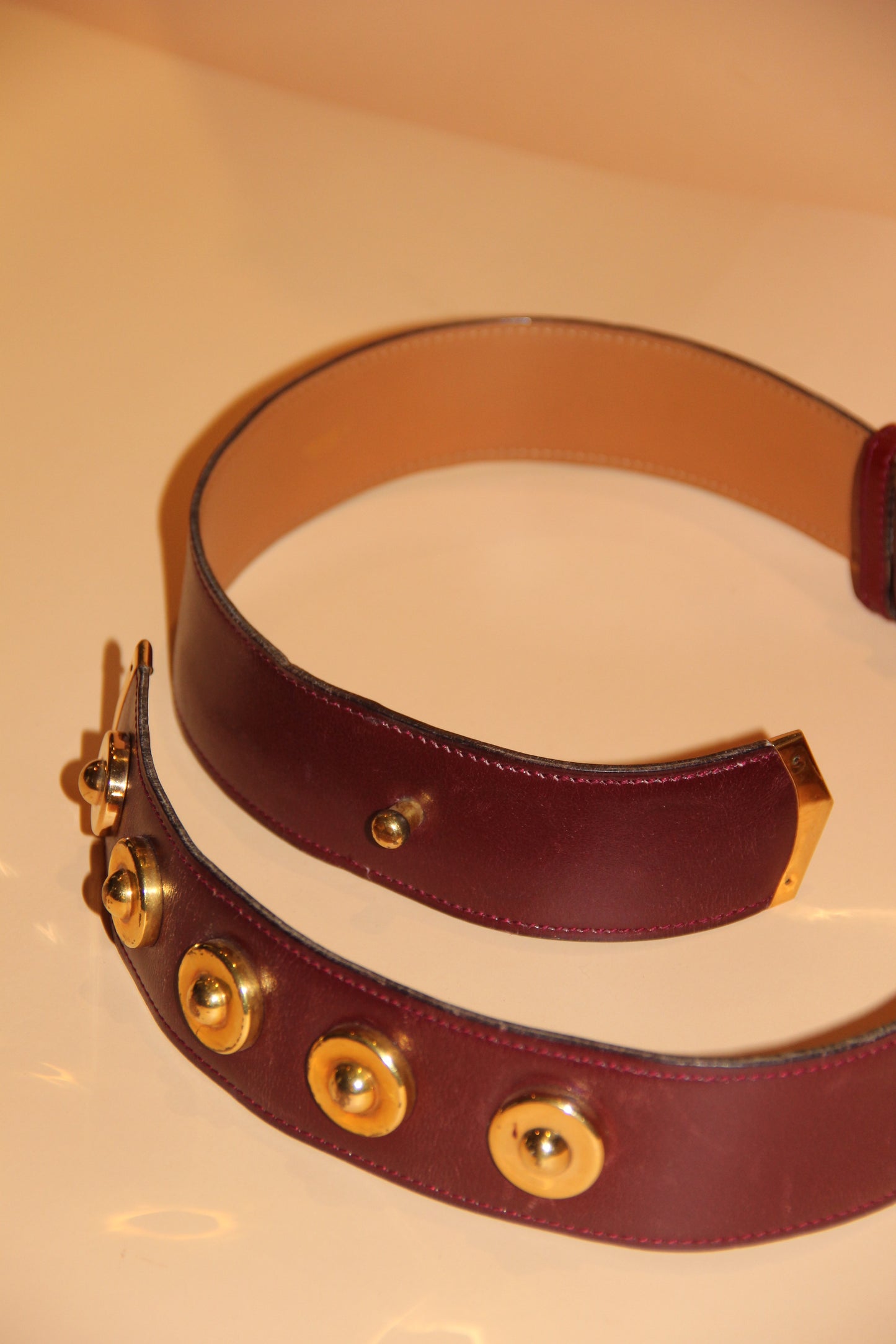 Ceinture Hermès bordeaux avec médaillons