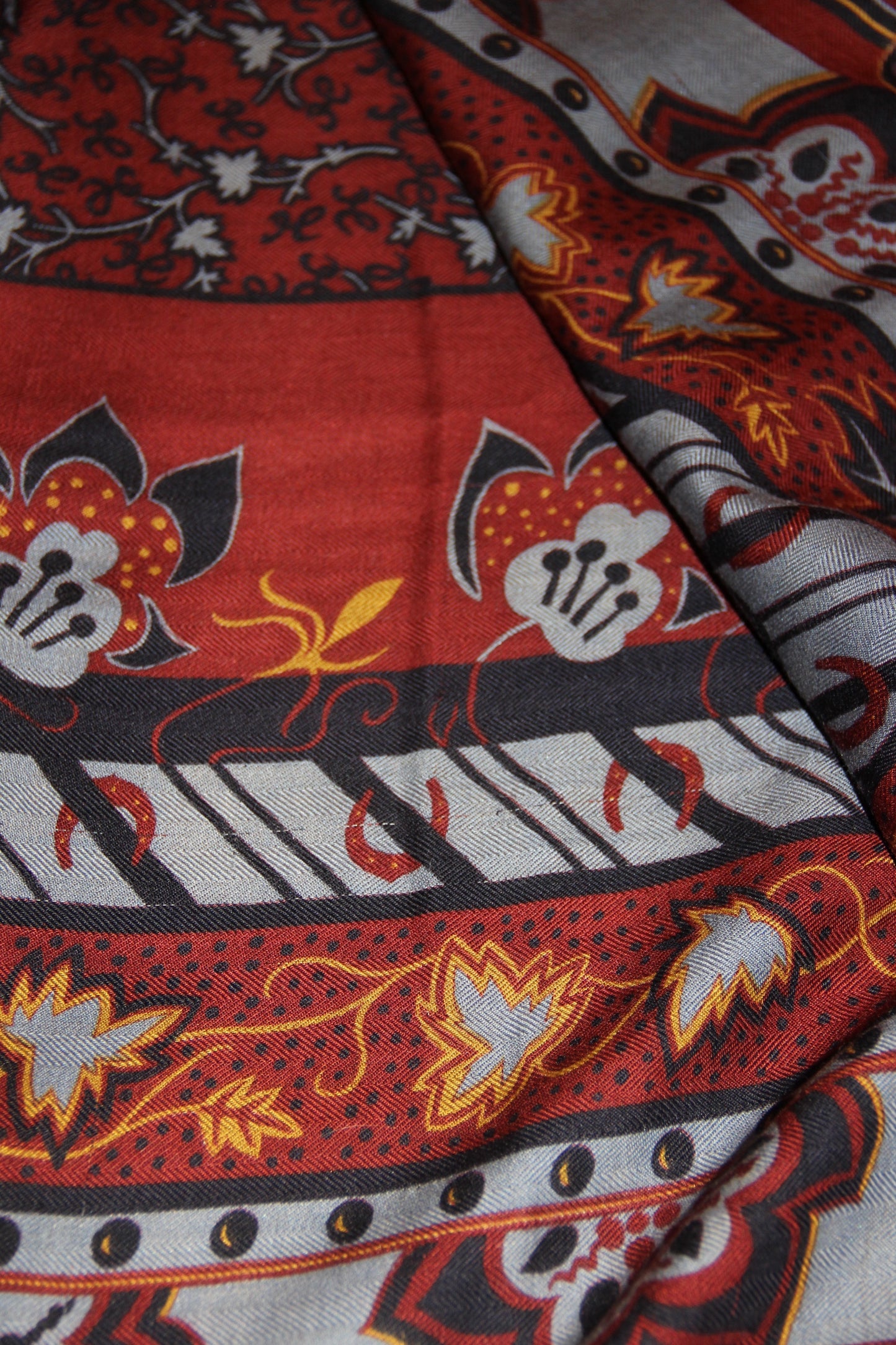 Grand Châle Hermès cachemire et soie sous Christine Henry