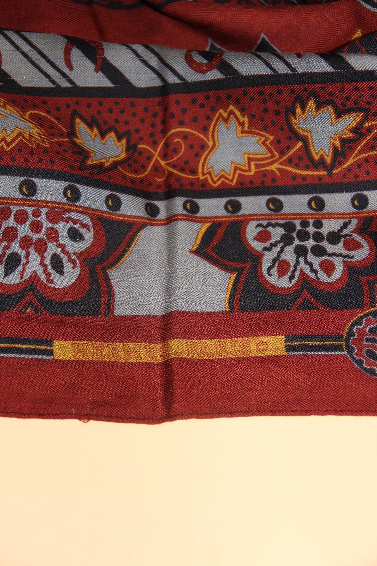 Grand Châle Hermès cachemire et soie sous Christine Henry