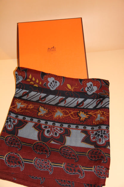 Grand Châle Hermès cachemire et soie sous Christine Henry