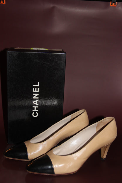 Beige Chanel pumps with black toes, size 38