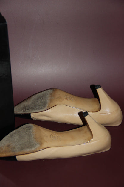 Beige Chanel pumps with black toes, size 38