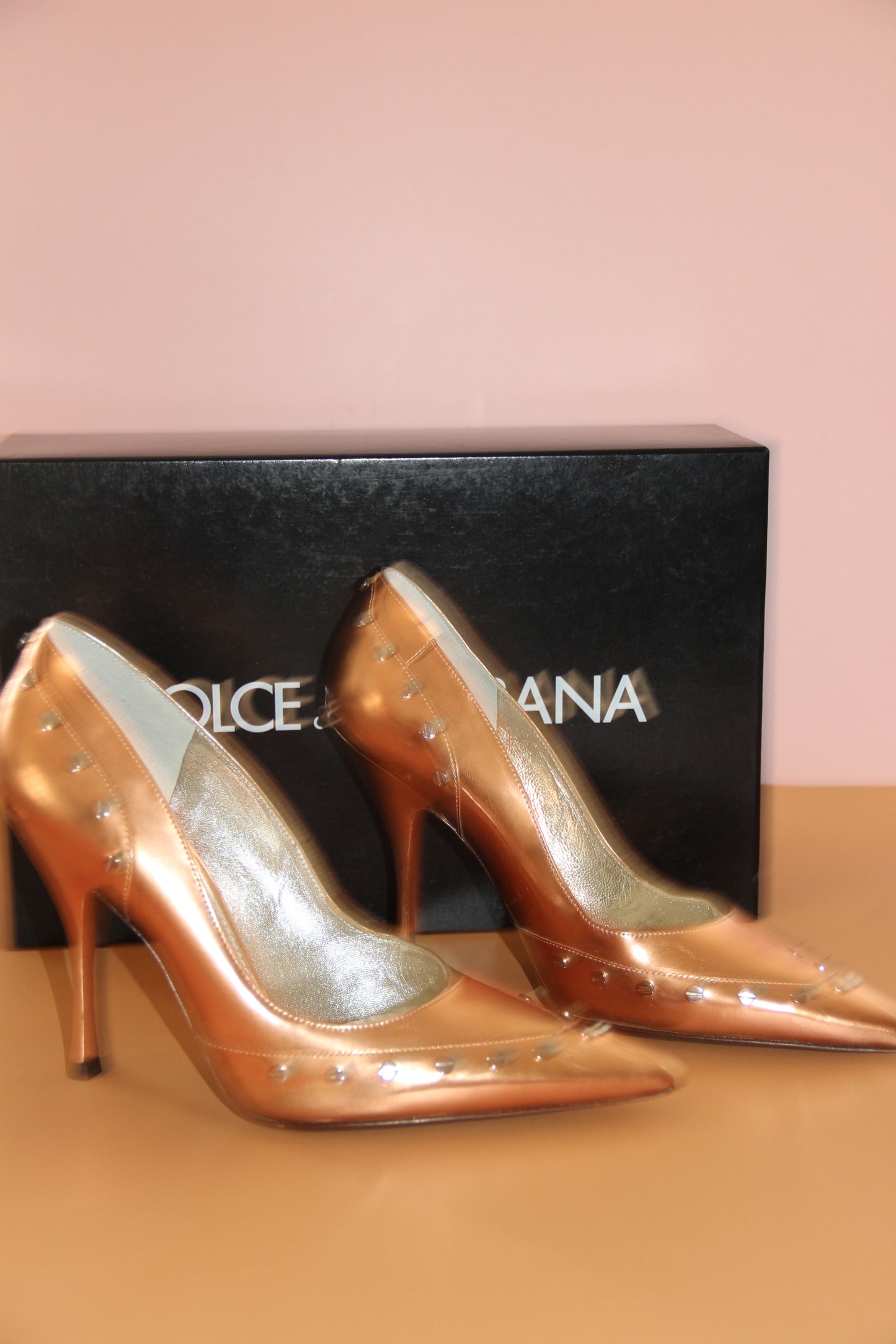 Escarpins Dolce & Gabbana Pumps cloutés cuir bronze T. 40