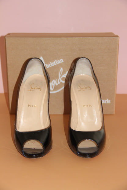 Escarpins Christian Louboutin verni noir peep toe T.39,5