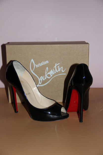 Escarpins Christian Louboutin verni noir peep toe T.39,5