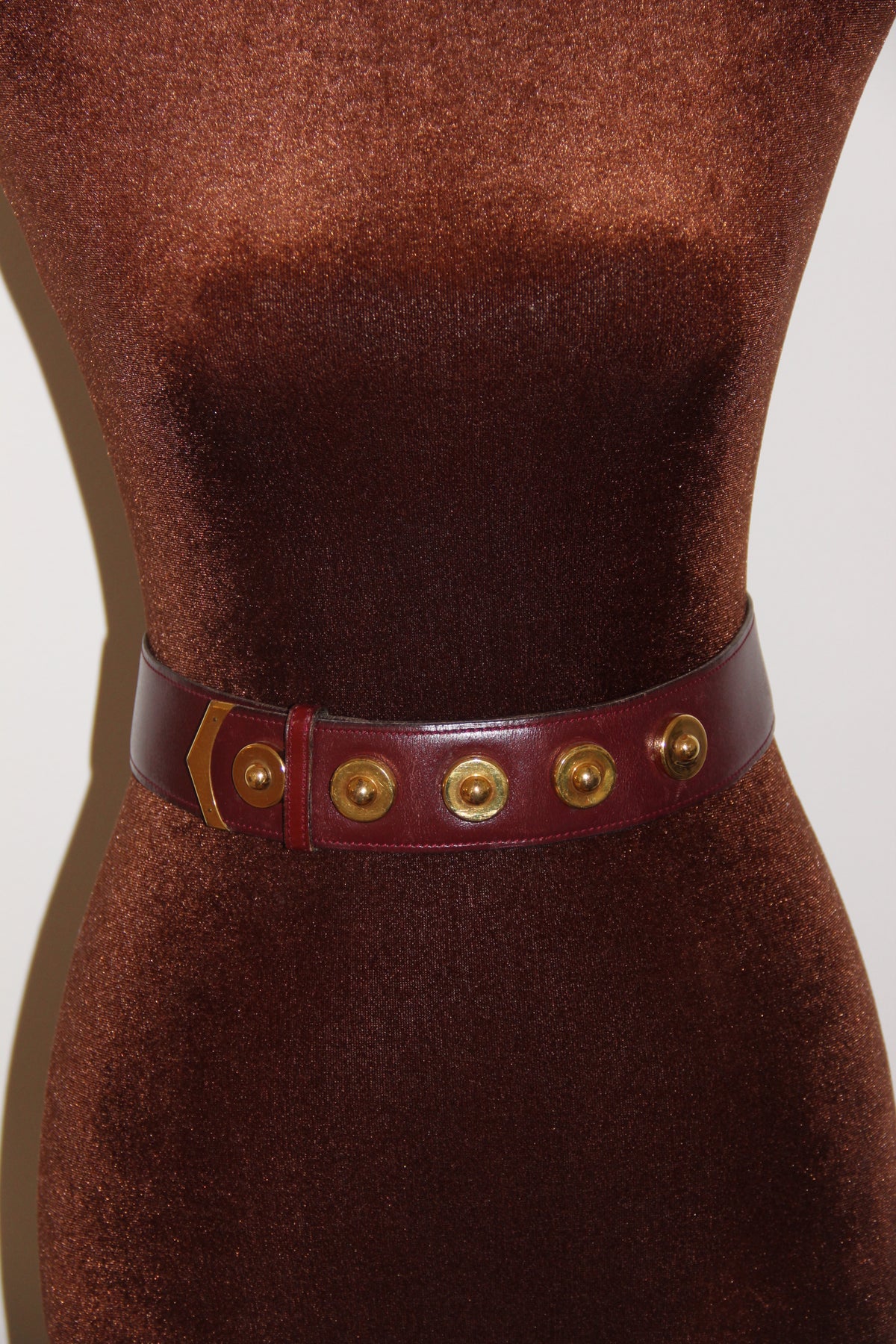 Ceinture Hermès bordeaux avec médaillons