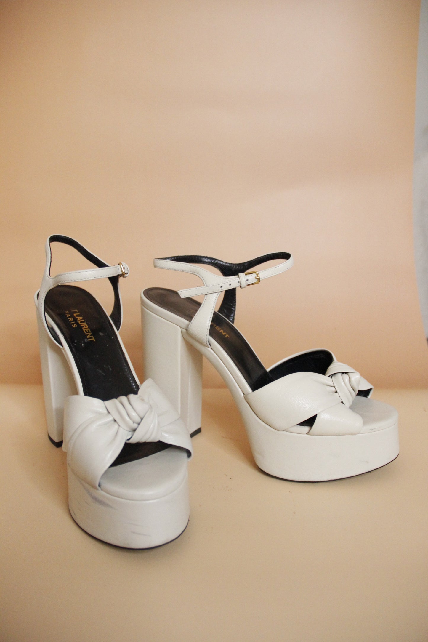 Sandales Yves Saint Laurent modèle 'Bianca' pearl à plateforme taille 38