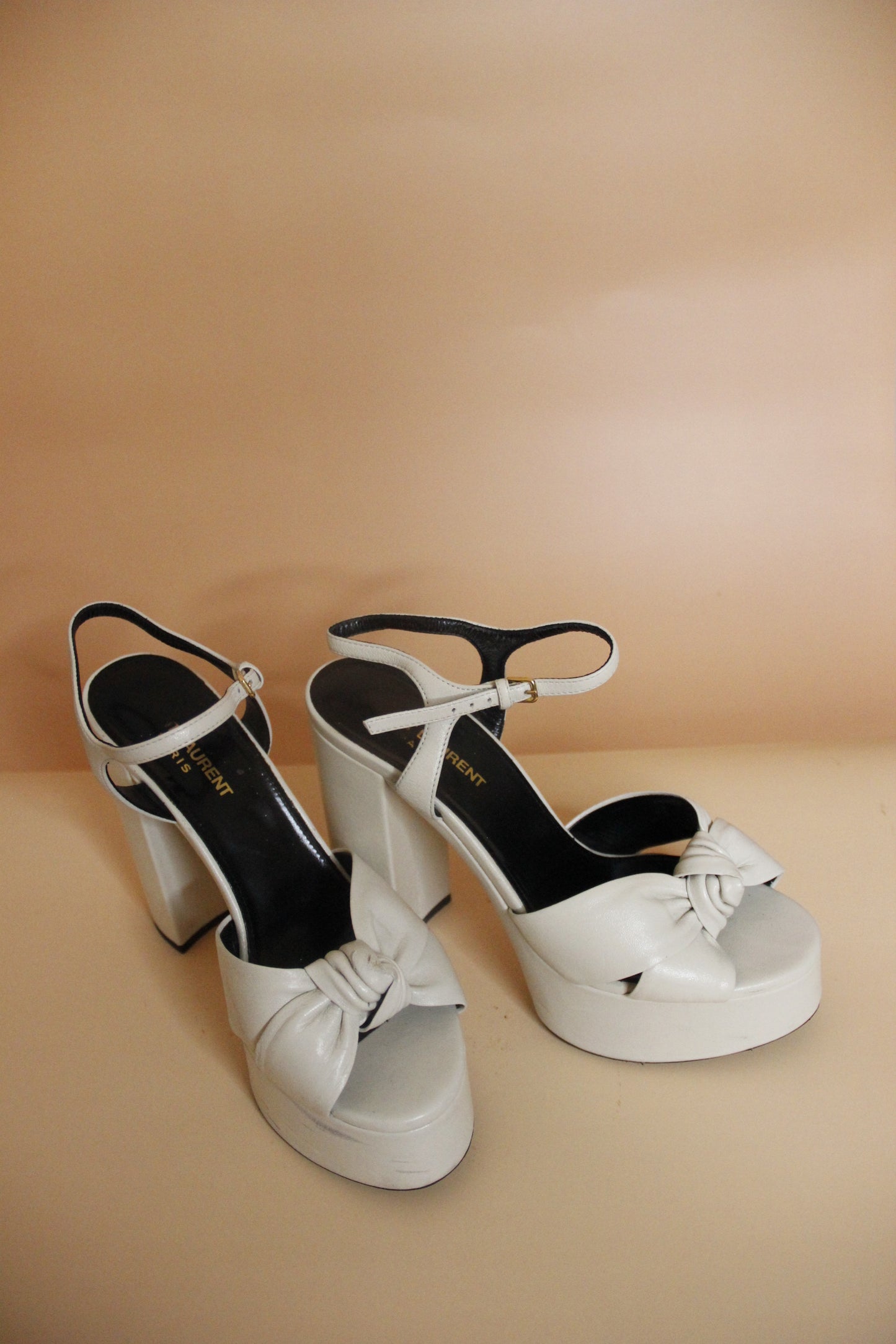 Sandales Yves Saint Laurent modèle 'Bianca' pearl à plateforme taille 38