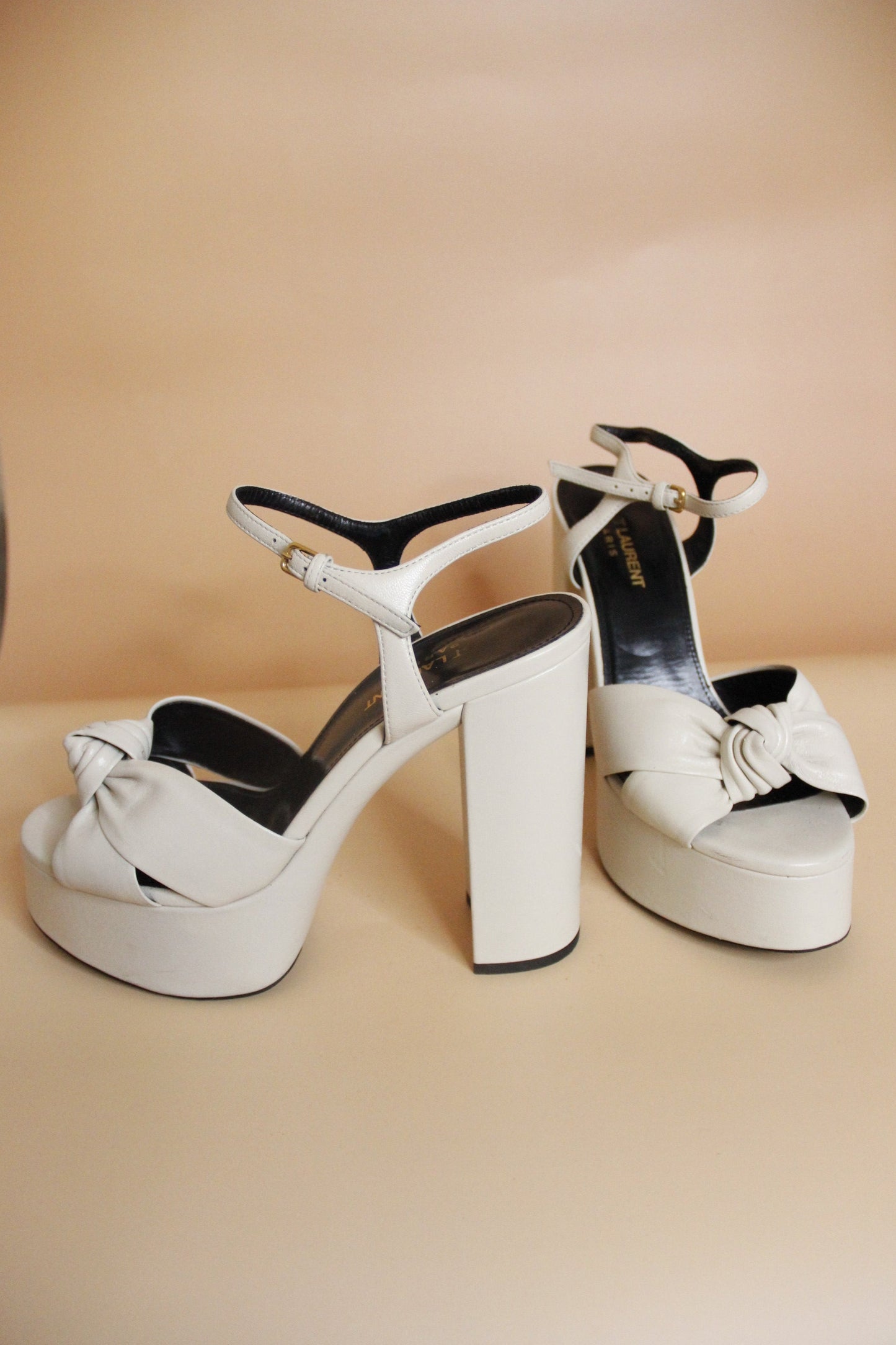 Sandales Yves Saint Laurent modèle 'Bianca' pearl à plateforme taille 38