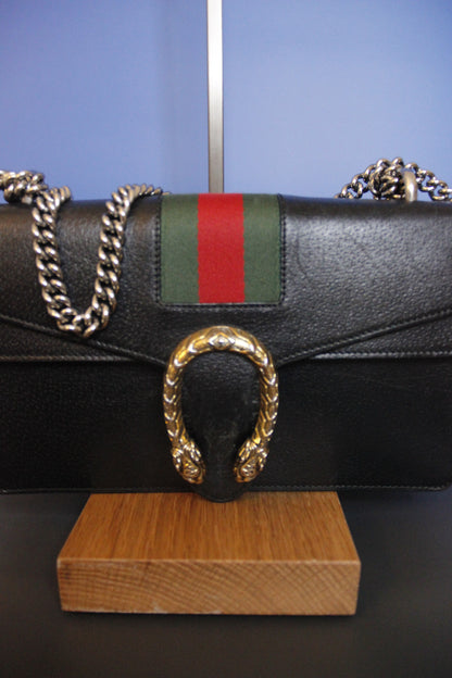 Sac à main GUCCI modèle 'Dionysus' en cuir noir