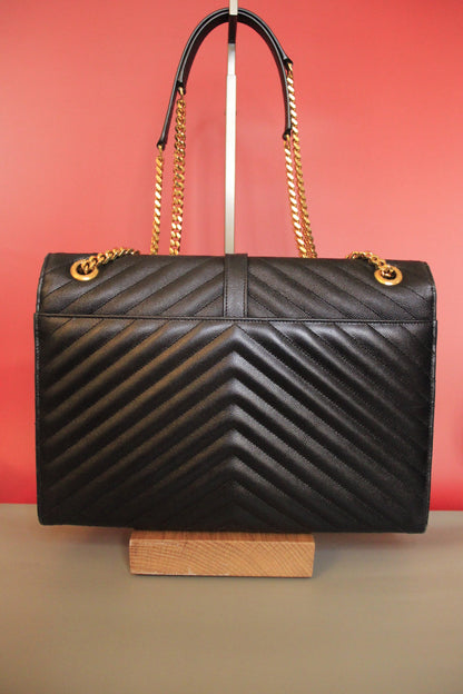 Grand sac Yves Saint Laurent modèle 'Enveloppe' en cuir noir