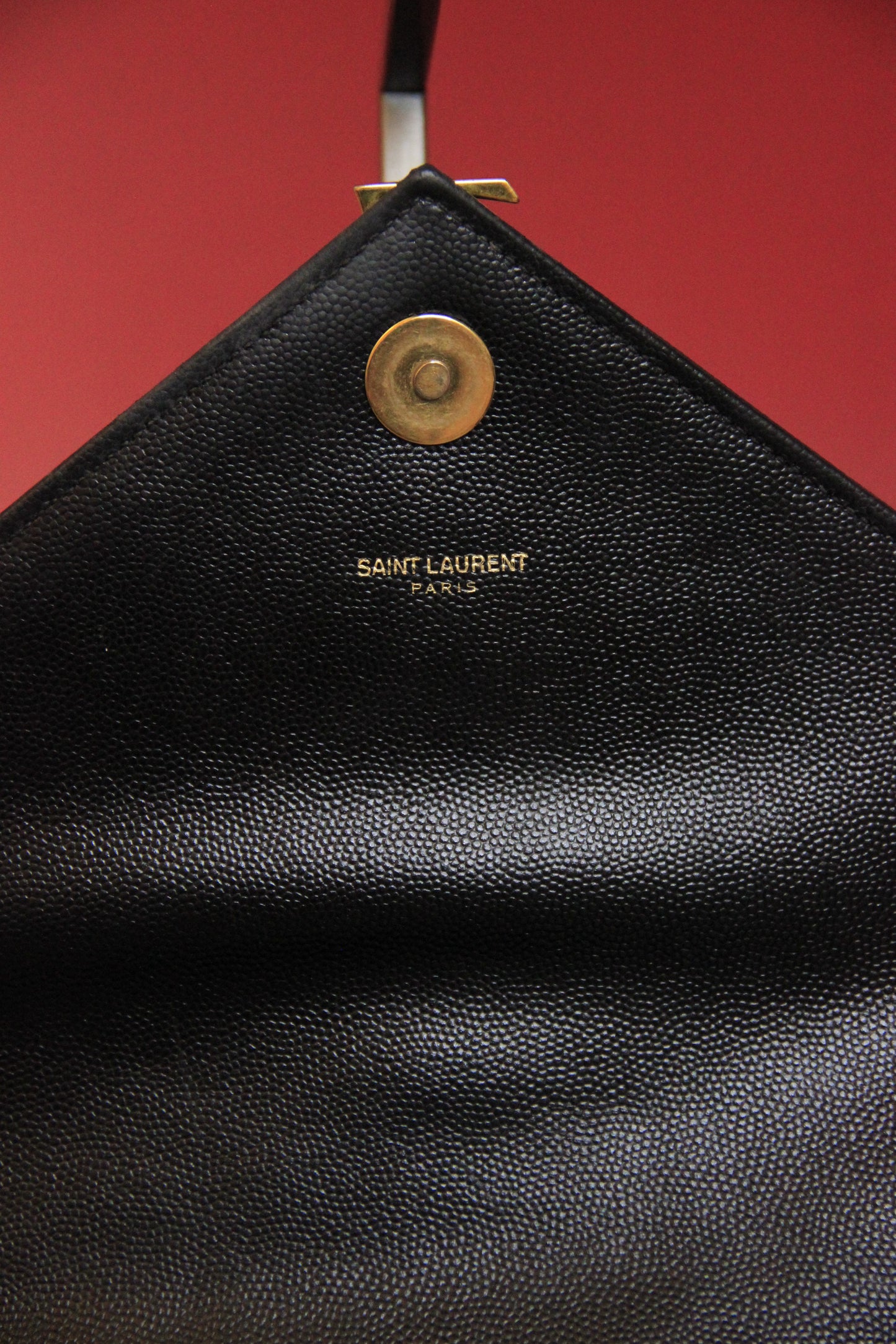 Grand sac Yves Saint Laurent modèle 'Enveloppe' en cuir noir